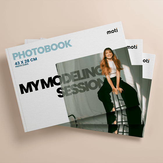 Photobook horizontal de 43x28 cm con portada dura, impresión a color y 36 páginas en papel couché de alta calidad